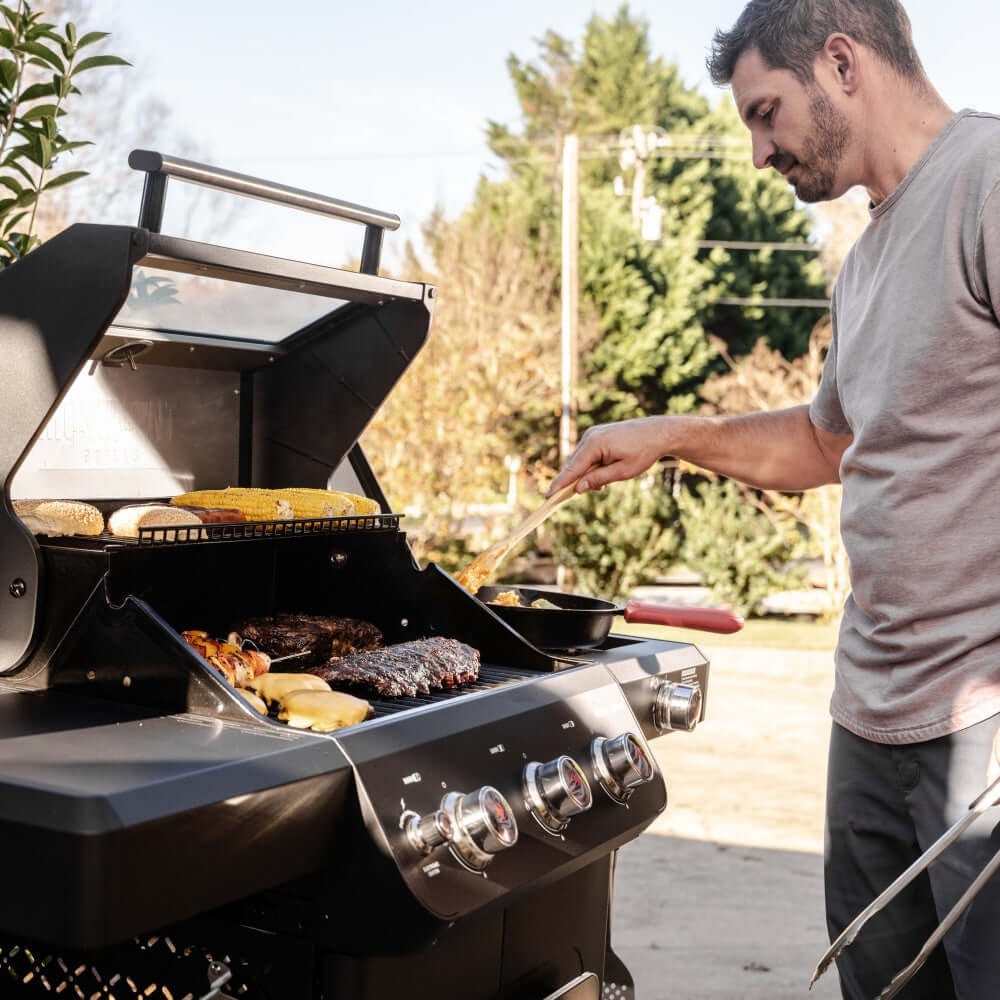 Monument Mesa 325 | Black Propane Gas Grill