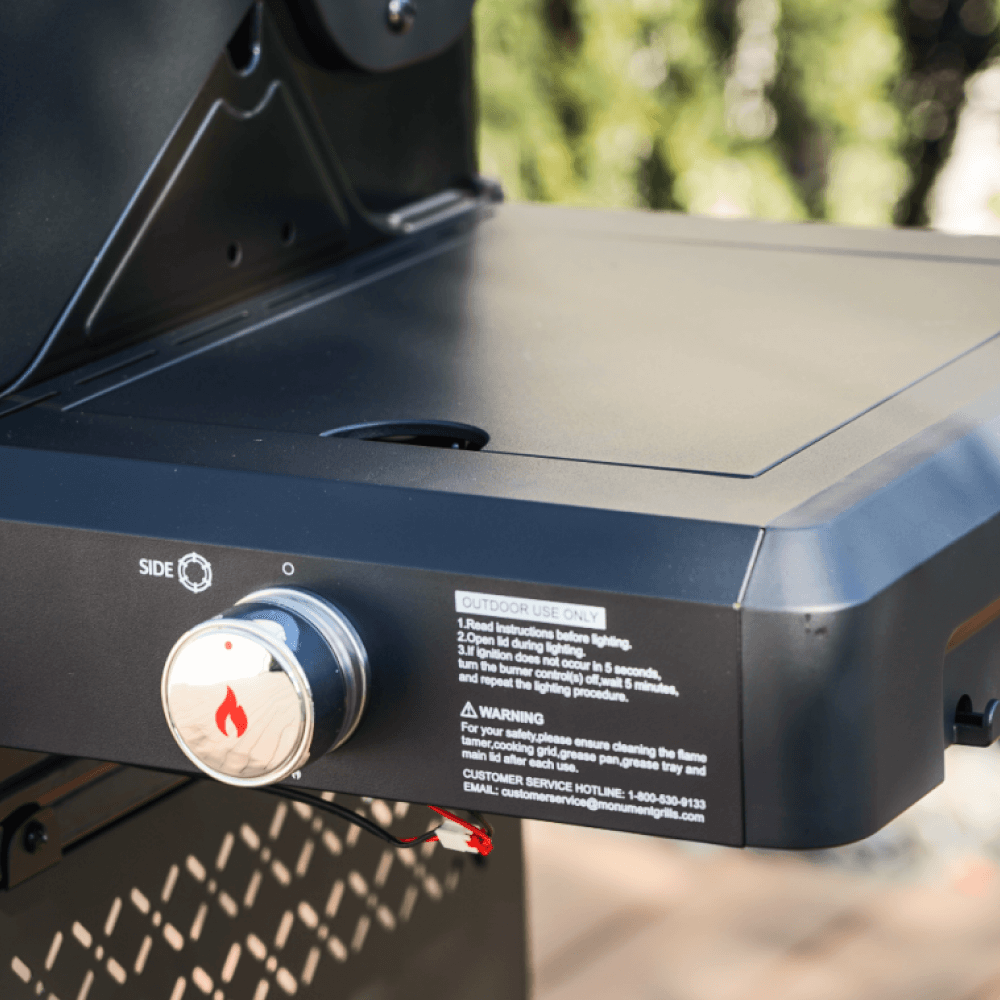 Monument Mesa 325 | Black Propane Gas Grill
