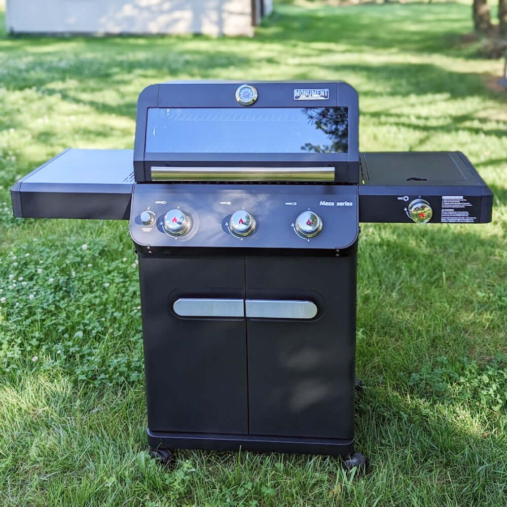 Monument Mesa 325 | Black Propane Gas Grill